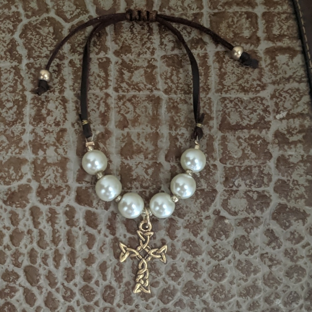 Classic pearls bracelet. New
